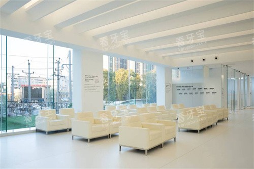 郑州白皮书口腔医院大厅等候区 郑州白皮书口腔医院大厅等候区