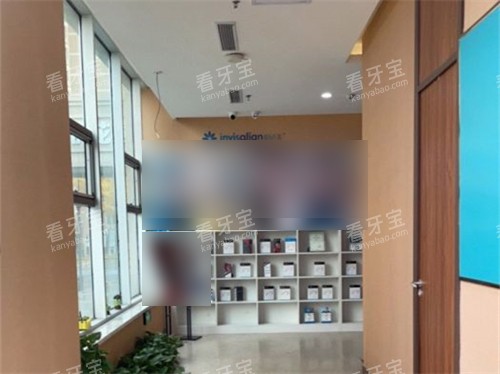 锦州美康口腔诊疗区走廊环境图 锦州美康口腔诊疗区走廊环境图