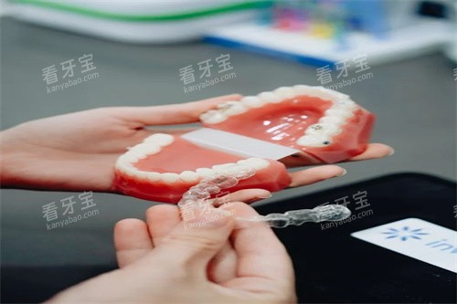 牙齿矫正宣传图 牙齿矫正宣传图