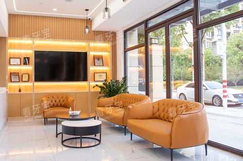 �Ϻ�ͬ���ǻ���ֵ������