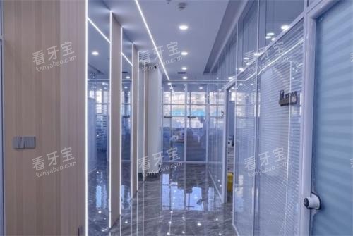 ��ͷ��Ц��ǻ����