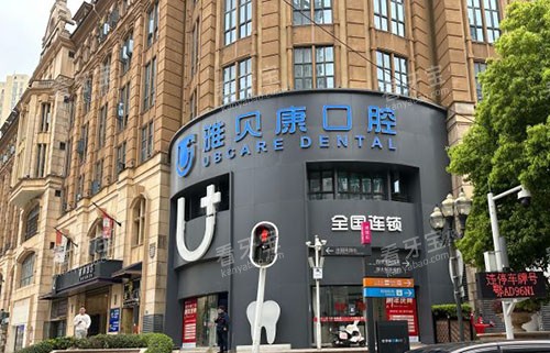 �人�ű�����ǻ��ͷ�⾰ͼ