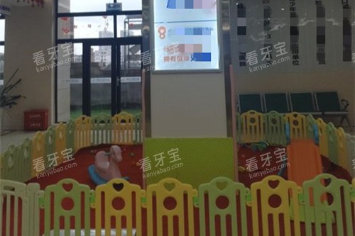 自贡华医口腔儿童玩乐区环境 自贡华医口腔儿童玩乐区环境