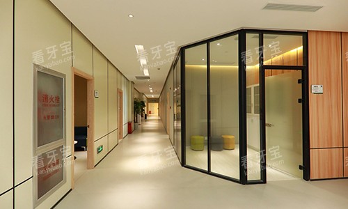上海博厚口腔的走廊环境设施 上海博厚口腔的走廊环境设施