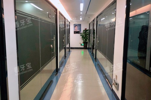 肇庆国美口腔走廊图.jpg 肇庆国美口腔走廊图.jpg