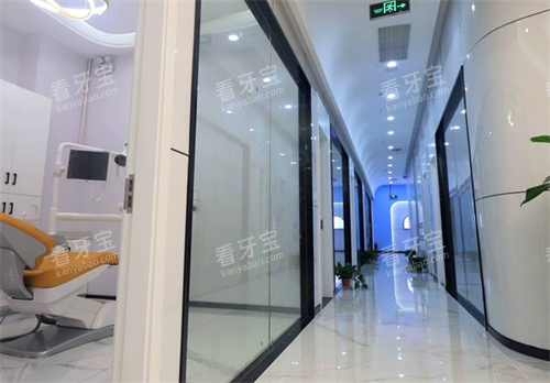 昆山雅之奥口腔万达店过道区 昆山雅之奥口腔万达店过道区