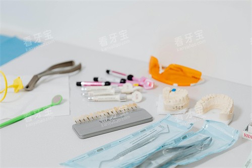 牙齿治疗材料图片展示.jpg 牙齿治疗材料图片展示.jpg