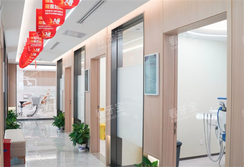 深圳港龙口腔走廊图.png 深圳港龙口腔走廊图.png