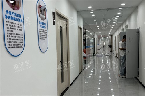 西宁中诺口腔医院走廊.jpg 西宁中诺口腔医院走廊.jpg