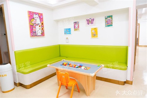 武汉萌芽齿科(光谷K11店)儿童休闲区.jpg 武汉萌芽齿科(光谷K11店)儿童休闲区.jpg
