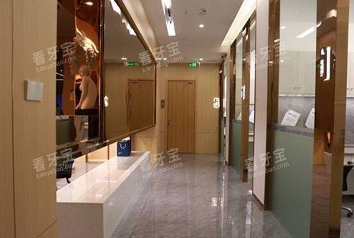 安吉复大中齿口腔走廊环境图 安吉复大中齿口腔走廊环境图