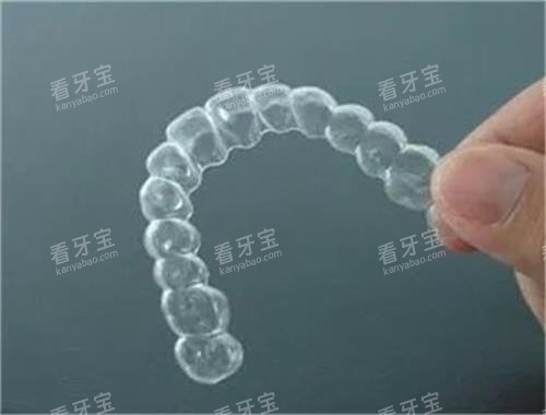 隐形牙齿矫正器示意图 隐形牙齿矫正器示意图