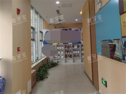 锦州美康口腔走廊环境图 锦州美康口腔走廊环境图