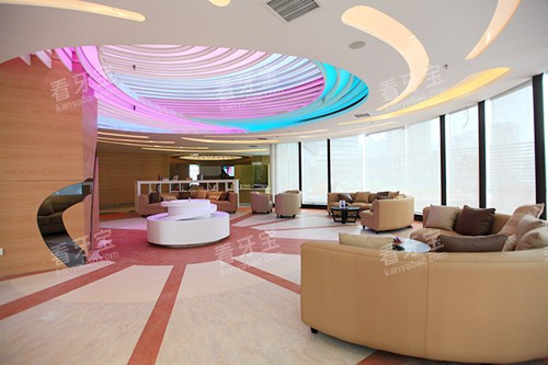 成都极光口腔候诊区 成都极光口腔候诊区