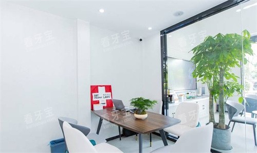 成都橙奕口腔怎么样?正规资质+高新店地址|技术强口碑好|看牙就选这儿!