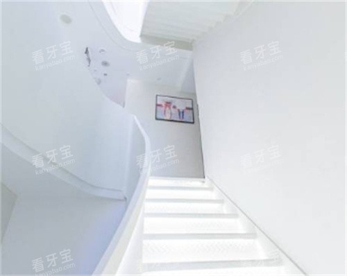 成都橙奕口腔旋转楼梯环境 成都橙奕口腔旋转楼梯环境