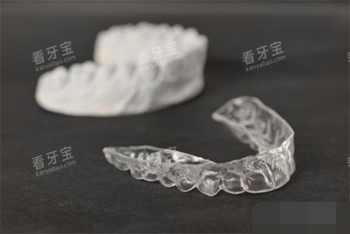 牙齿矫正透明保持器及牙齿模型图 牙齿矫正透明保持器及牙齿模型图