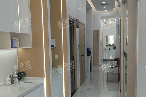 深圳鼎植口腔走廊图 深圳鼎植口腔走廊图