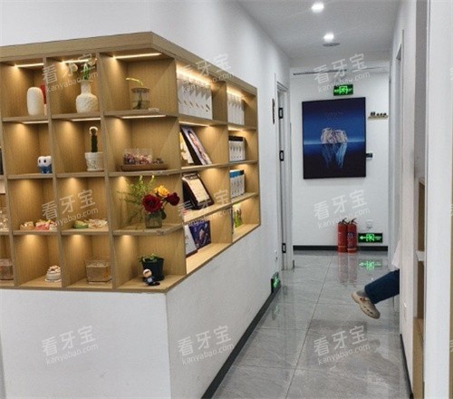 �������˿�ǻչʾ��