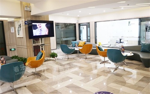 �����ڴ��ǻҽԺ�ȴ�����