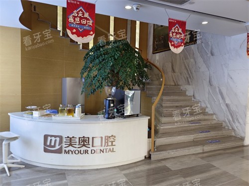 �������¿�ǻҽԺ�������ֵ�һ¥����̨