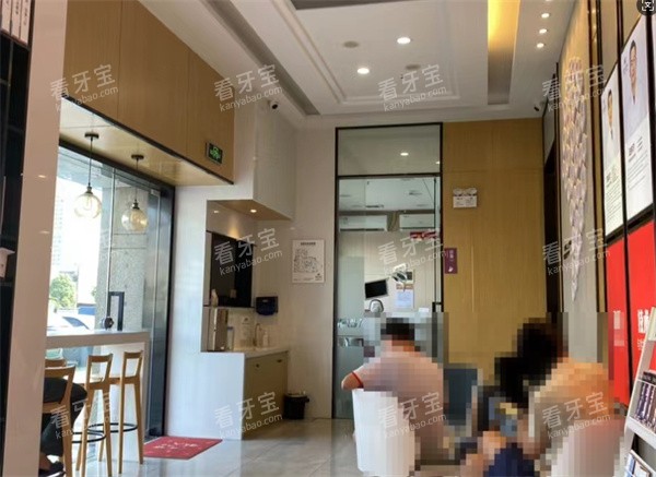 深圳马田同胜口腔等待区 深圳马田同胜口腔等待区