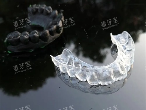 牙齿矫正透明保持器实物展示图 牙齿矫正透明保持器实物展示图