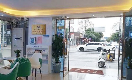 ����΢Ц��ǻ��ڻ���ʵ��ͼ