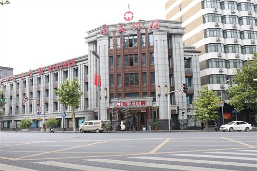 �ɶ�ҽ���ǻ��¥