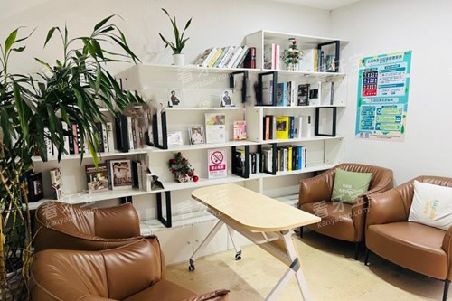 �Ϻ��ɷ�ݿ��ڲ��Ⱥ���һ�ǻ���