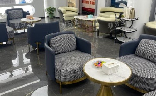 ��ͷ���ӿ�ǻ��Ϣ��ʾ��ͼ