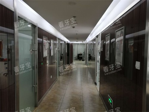 忻州恒伦口腔慕山路门诊走廊环境 忻州恒伦口腔慕山路门诊走廊环境