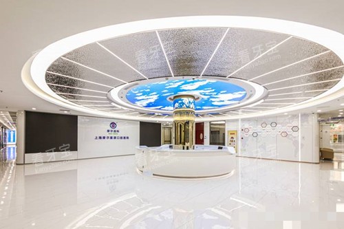 �Ϻ�Ħ����ǻ��������һ��