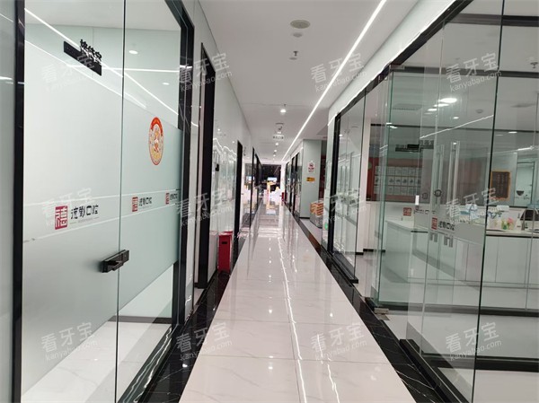 �ػʵ����ڿ�ǻ����һ��