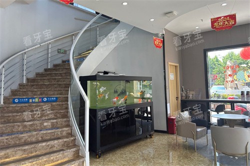 镇江瑞齿佳口腔一楼楼梯口 镇江瑞齿佳口腔一楼楼梯口
