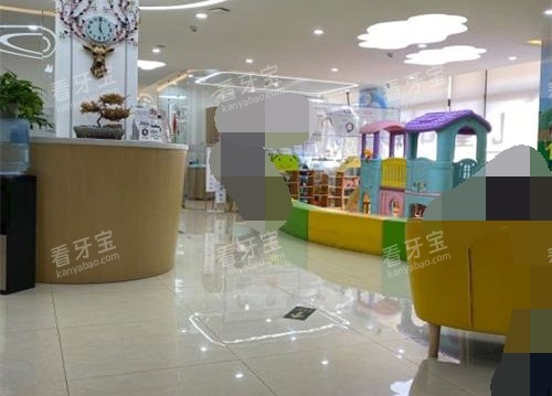 北京仁爱口腔门诊大厅内环境 北京仁爱口腔门诊大厅内环境