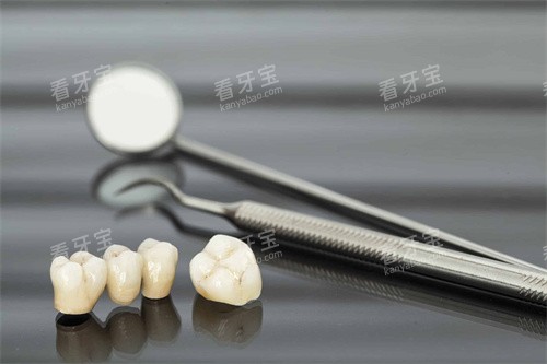 牙齿检查工具和牙冠 牙齿检查工具和牙冠