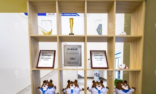 泰州瑞泰口腔展示柜示意图.jpg 泰州瑞泰口腔展示柜示意图.jpg