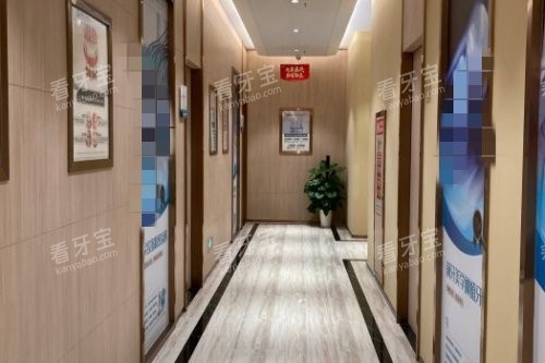 武汉德韩口腔走廊环境.jpg 武汉德韩口腔走廊环境.jpg