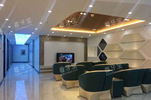 深圳格伦菲尔口腔沙井欢乐城店休息区图.jpg 深圳格伦菲尔口腔沙井欢乐城店休息区图.jpg