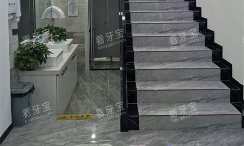 天津佳美爱牙仕口腔楼梯图.jpg 天津佳美爱牙仕口腔楼梯图.jpg