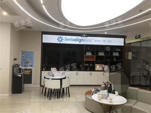 汉中小虎牙口腔门诊部休息区展示柜.jpg 汉中小虎牙口腔门诊部休息区展示柜.jpg