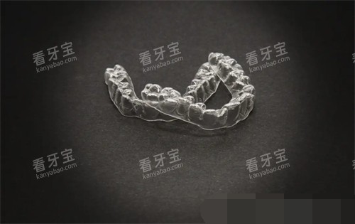 牙齿矫正透明保持器实物图.jpg 牙齿矫正透明保持器实物图.jpg