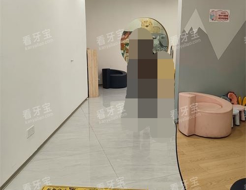 大理金莱雅口腔儿童游乐走廊.jpg 大理金莱雅口腔儿童游乐走廊.jpg