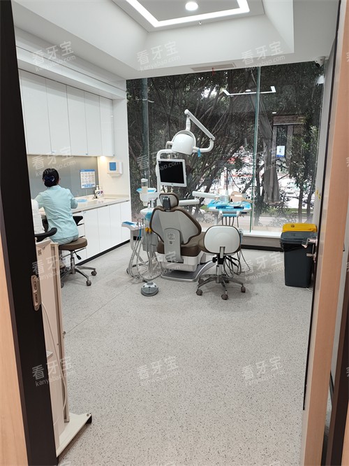 成都中诺口腔治疗室.jpg 成都中诺口腔治疗室.jpg