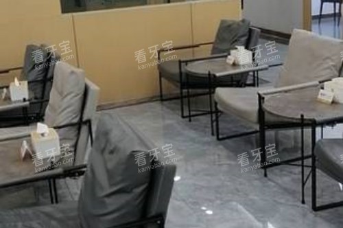 山东临沂冠军口腔医院通达路总院等候区.jpg 山东临沂冠军口腔医院通达路总院等候区.jpg