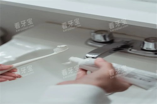 牙齿日常清洁.jpg 牙齿日常清洁.jpg