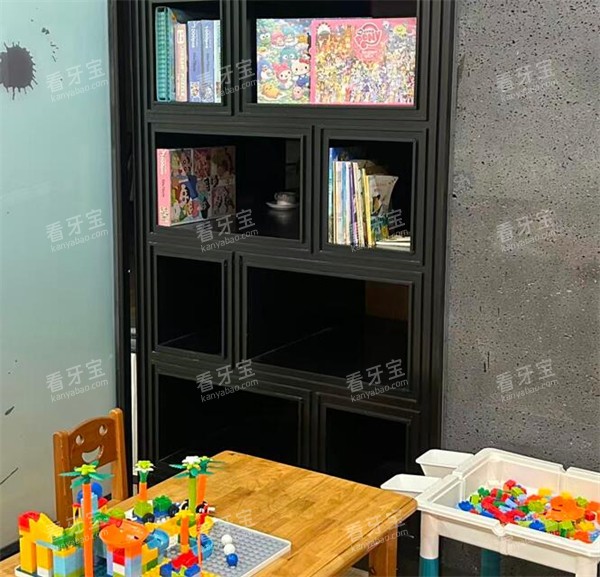 浙江台州阳光综合门诊口腔科儿童活动区.jpg 浙江台州阳光综合门诊口腔科儿童活动区.jpg