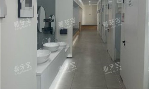 南京六城口腔走廊图展示.jpg 南京六城口腔走廊图展示.jpg
