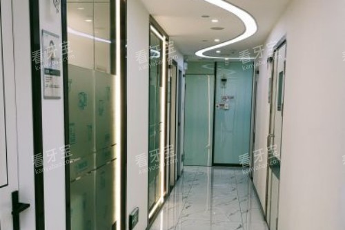 深圳雅冠口腔走廊.jpg 深圳雅冠口腔走廊.jpg